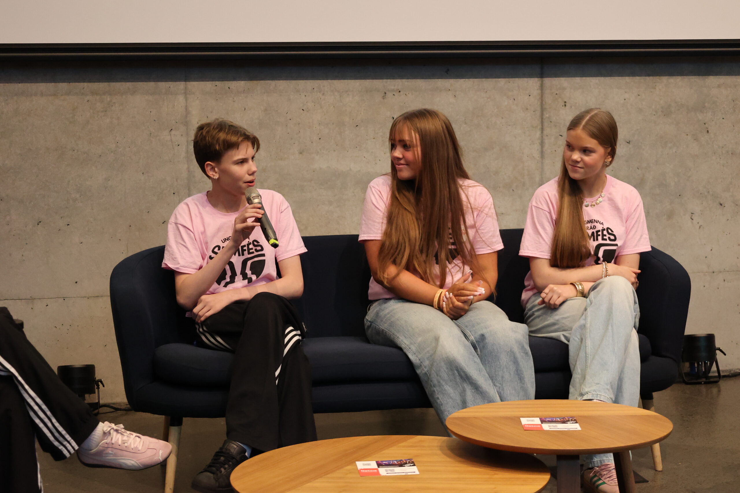 Ungt fólk með ákall til fullorðinna